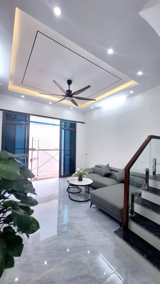  Bán nhà 3 tầng sân cổng – xây mới tinh  Ở ngay – thiết kế đẹp – giá cực tốt   Khu vực Mỹ Xá – Nam Định  Ngõ nông Tô Hiến Thành – ô tô lùi cửa, đỗ cách nhà vài bước