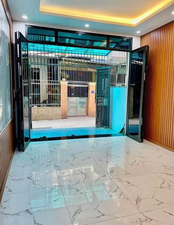  3-Storey Corner House – Solid Construction
