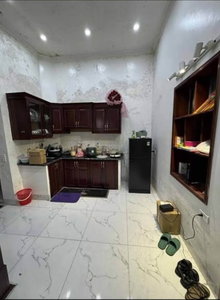  Nhà 2 tầng ngõ Trường Chinh