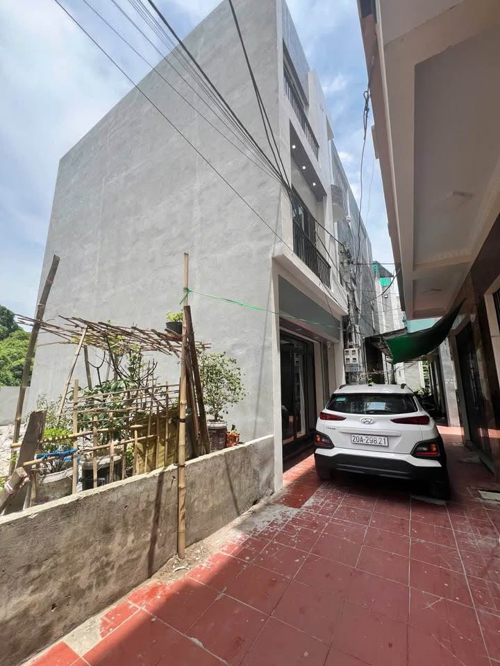  3-storey house, alley frontage, car access – 173 To Hien Thanh
