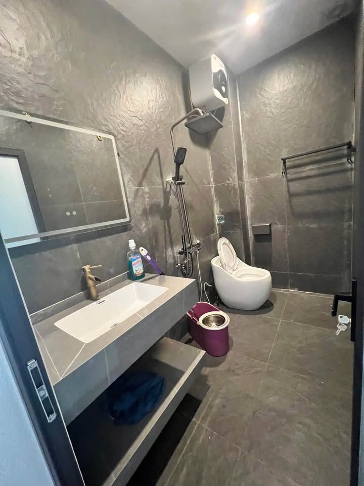  3-storey house, alley frontage, car access – 173 To Hien Thanh