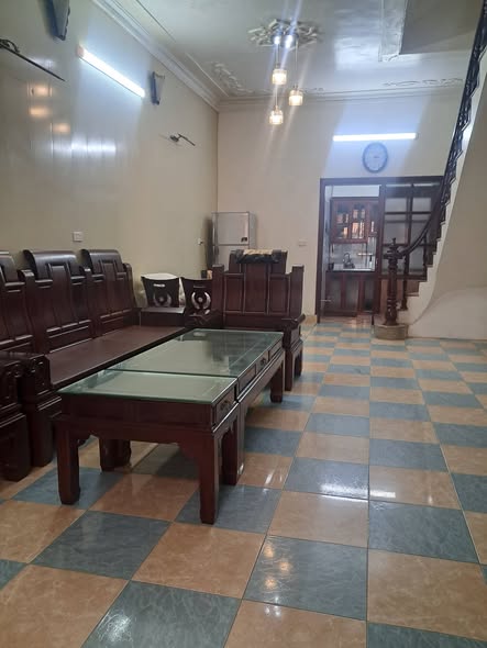 HOUSE FOR RENT ON TRAN NHAN TONG STREET NEAR VI XUYEN LAKE