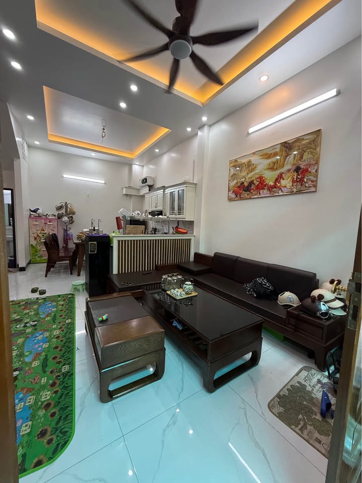  Bán nhà 3 tầng mới, trung tâm Trường Chinh