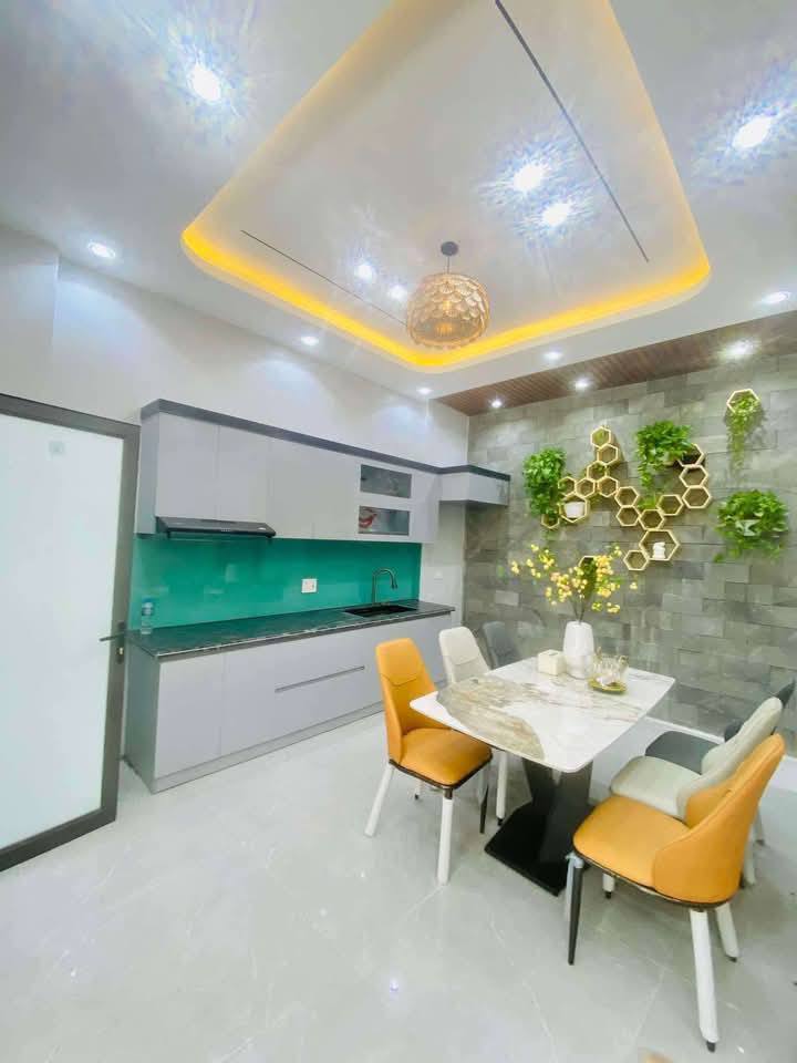 Nhà 3 tầng sân cổng khu Cầu Đông thông lộc vượng
