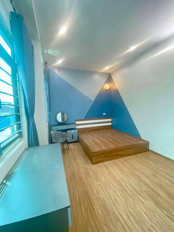 Nhà 3 tầng sân cổng khu Cầu Đông thông lộc vượng
