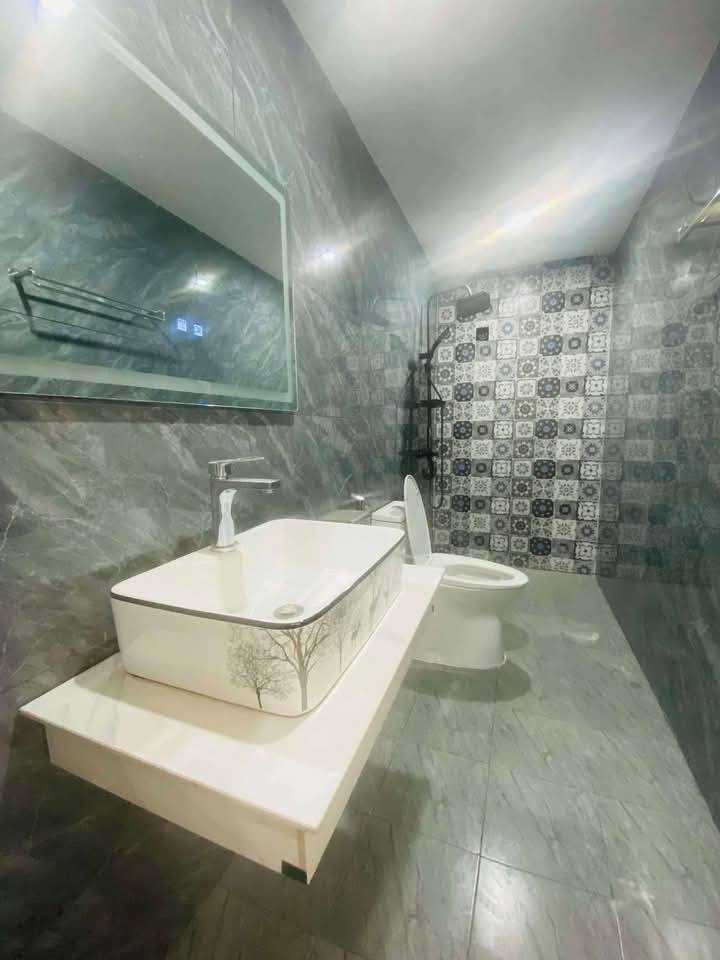 Nhà 3 tầng sân cổng khu Cầu Đông thông lộc vượng