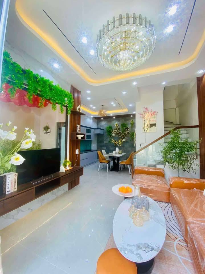 Nhà 3 tầng sân cổng khu Cầu Đông thông lộc vượng