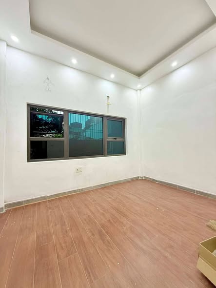 3-STOREY HOUSE FOR RENT ON DANG VU HI STREET