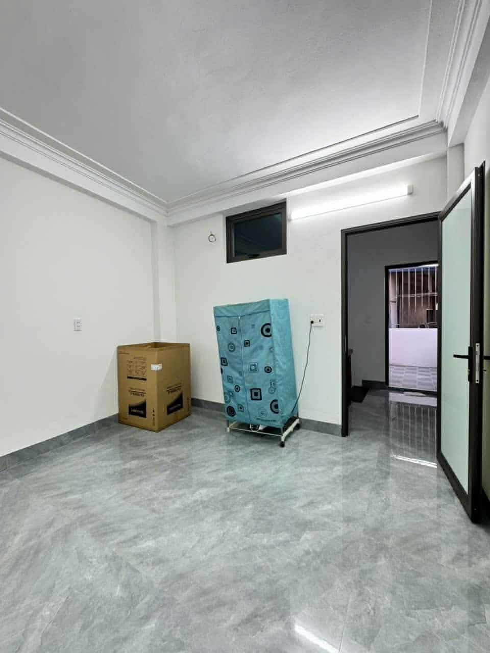3-STOREY HOUSE FOR RENT AT 124 TRAN HUY LIEU FULLY FURNISHED