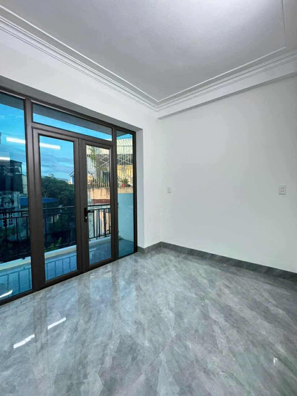 3-STOREY HOUSE FOR RENT AT 124 TRAN HUY LIEU FULLY FURNISHED