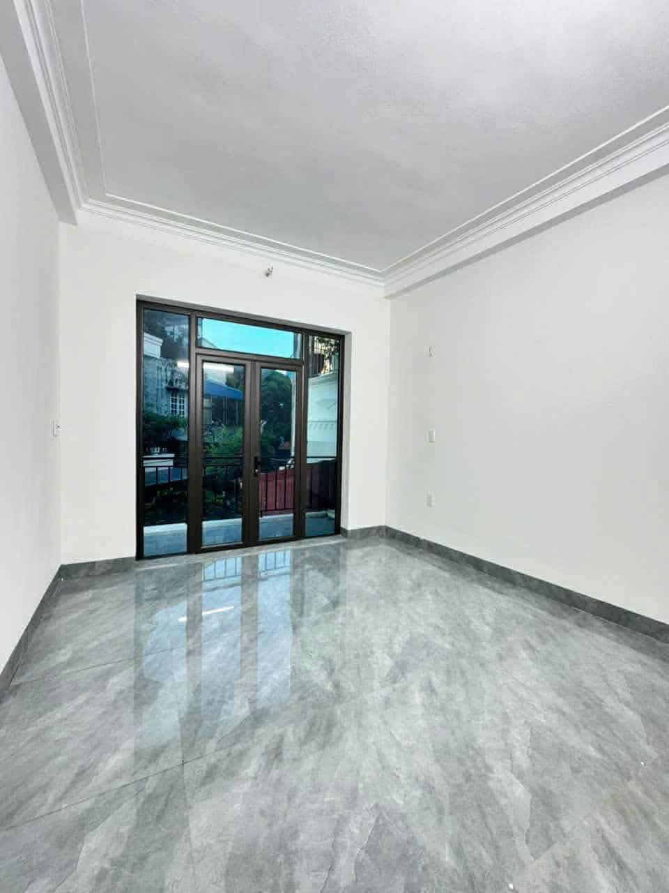 3-STOREY HOUSE FOR RENT AT 124 TRAN HUY LIEU FULLY FURNISHED