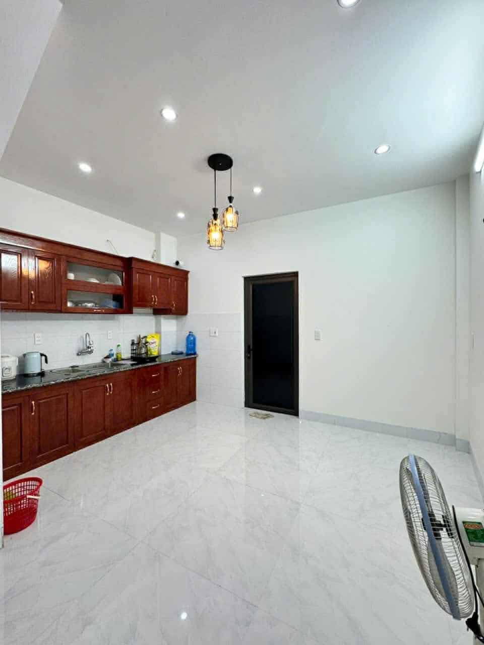3-STOREY HOUSE FOR RENT AT 124 TRAN HUY LIEU FULLY FURNISHED