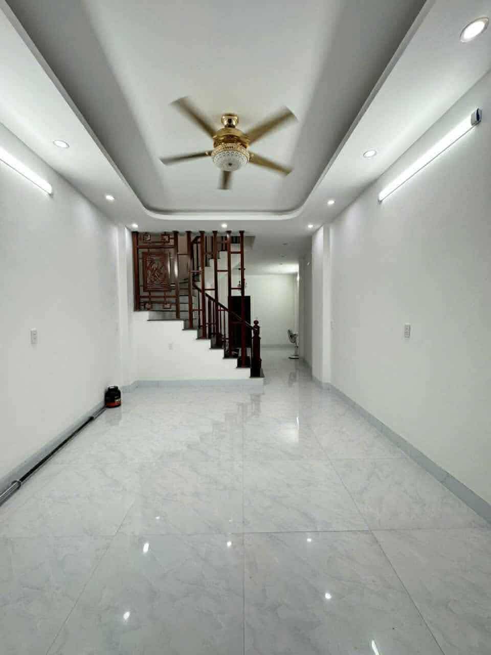 3-STOREY HOUSE FOR RENT AT 124 TRAN HUY LIEU FULLY FURNISHED