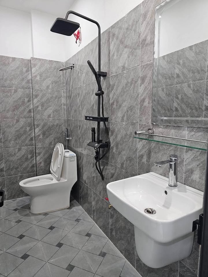  Under 2 billion VND – Own a 3-storey house right in the city!