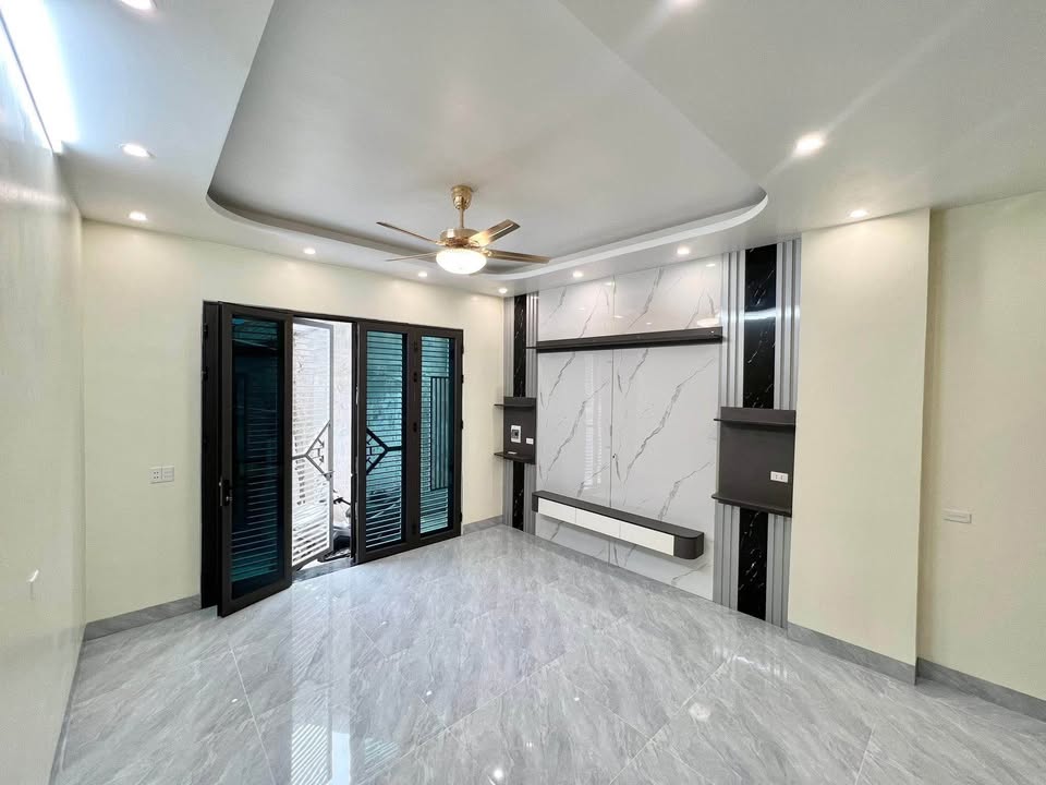 HOUSE FOR RENT ON ALLEY 102