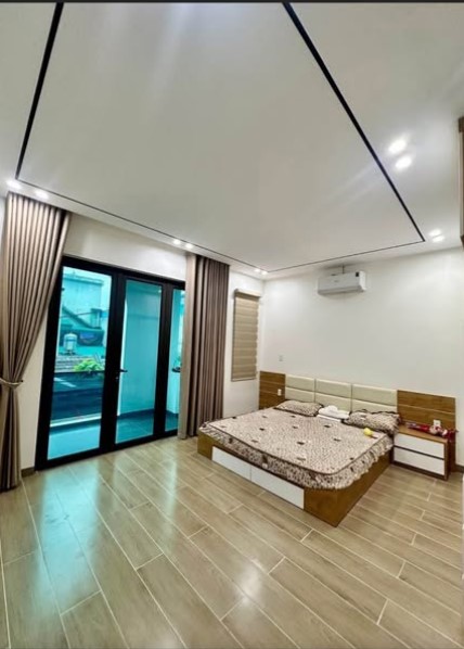 HOUSE FOR RENT ON PHAM NGU LAO AREA WITH GOOD BUSINESS LOCATION
