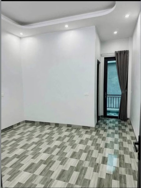 HOUSE FOR RENT ON NGO GIA TU STREET (CONNECTED TO MAC THI BUOI)