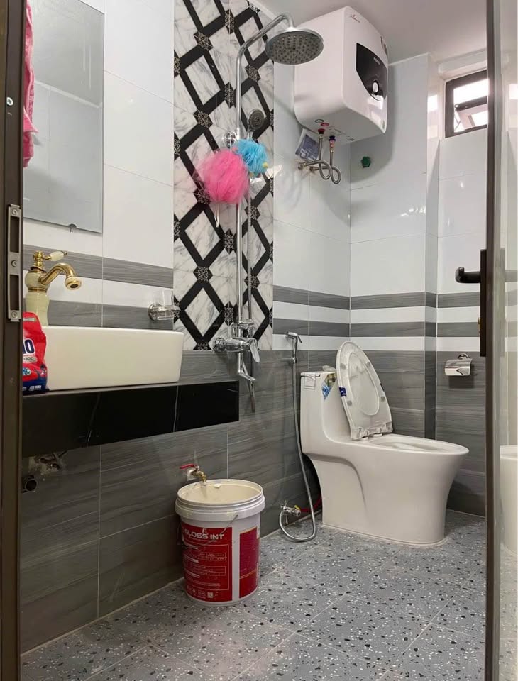NHÀ 2 MẶT TIỀN GẦN CHỢ DUYÊN HỒNG VỊ TRÍ TRUNG TÂM