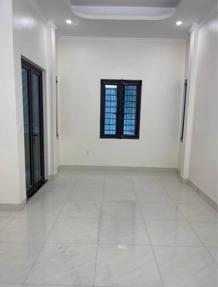 NHÀ 2 MẶT TIỀN GẦN CHỢ DUYÊN HỒNG VỊ TRÍ TRUNG TÂM
