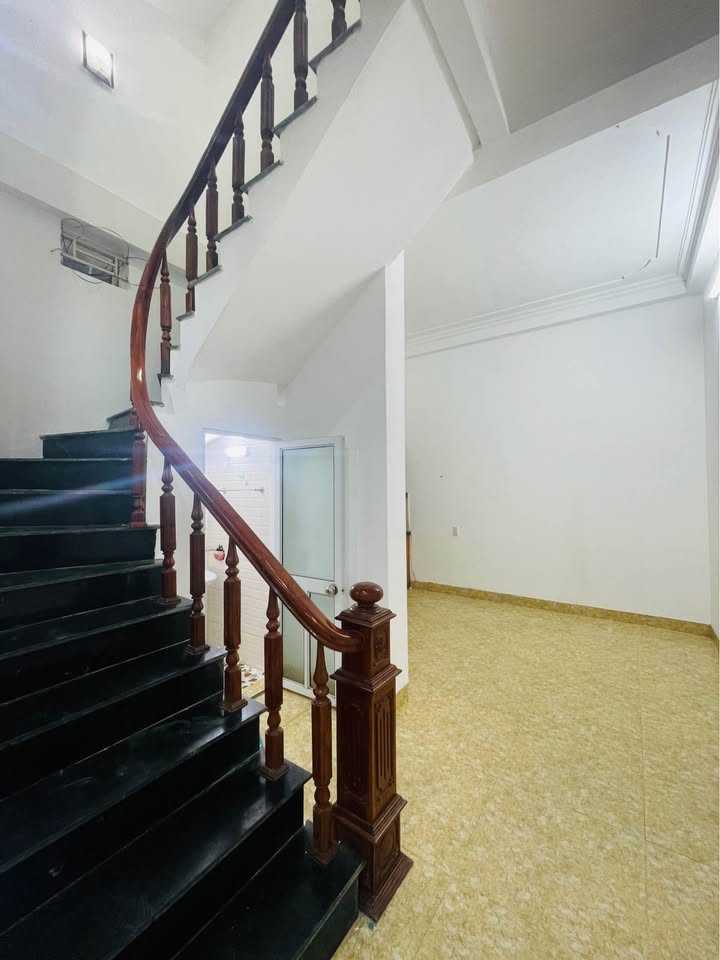  Bán nhà 3 tầng đường Tô Hiến Thành