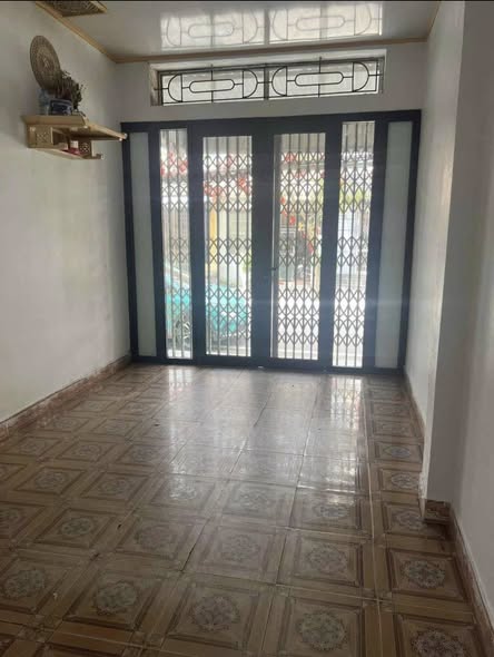 HOUSE FOR RENT ON CHU VAN STREET – WIDE SIDEWALK