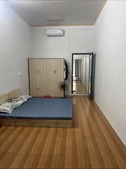 HOUSE FOR RENT ON CHU VAN STREET – WIDE SIDEWALK