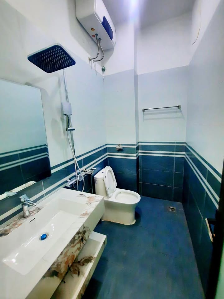 Bán nhà 3 tầng dân xây mặt đường khu Bãi Vượt gần trường học cấp 2 Trần Đăng Ninh