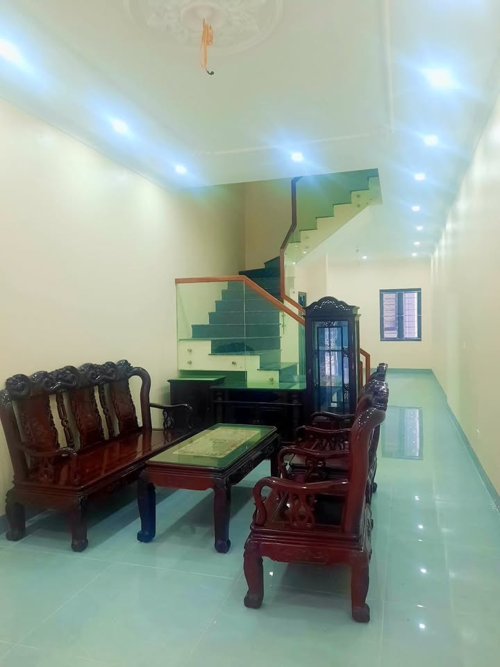 Bán nhà 3 tầng dân xây mặt đường khu Bãi Vượt gần trường học cấp 2 Trần Đăng Ninh